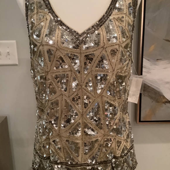 Camille La Vie Sequin top - fully lined with v-neck and side zipper.  New!! - Picture 2 of 10